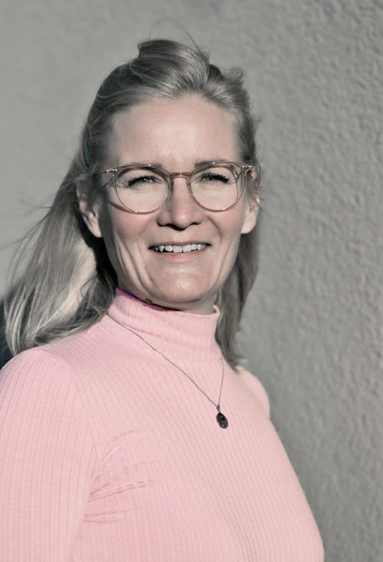 Porträt von Sina Herzfeld, traumsensibler Coach